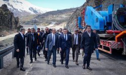 Vali Taşyapan, Van- Hakkari yolunda incelemelerde bulundu