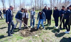 Van YYÜ’de fidan dikim etkinliği gerçekleştirildi