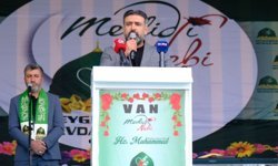 Van’da konuşan Araştırmacı-Yazar Aydın’dan vahdet mesajı: Birlik olmazsak ayakta kalamayız