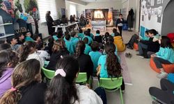 Van’da öğrenciler Karagöz ve Hacivat gölge oyunuyla buluştu