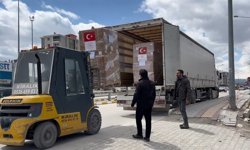 Van’dan İran’a 9 tır tıbbi yardım!