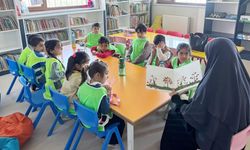 Anneler okudu, minik öğrenciler dinledi
