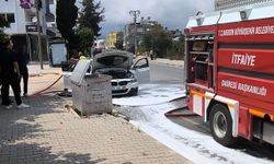 Seyir halindeki lüks otomobil alevlere teslim oldu