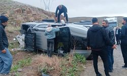 Van Gürpınar yolunda pikap takla attı
