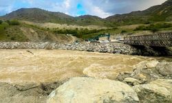 Van-Hakkari karayolundaki heyelan bölgesinde çalışmalar sürüyor
