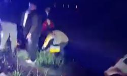 Van'da lastiği patlayan araç şarampole yuvarlandı!