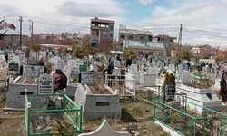 Vanlılar Kurban Bayramı’nda kabir ziyaretlerinde bulundu