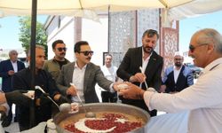 Gürpınar’da aşure dağıtıldı