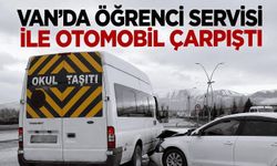 Van'da öğrenci servisi ile otomobil çarpıştı