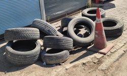 Van’da çöken kaldırım lastik çöplüğüne döndü