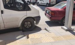 Van’da engelli rampasına park edilen araçlar tepki çekiyor!