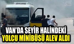 Van’da seyir halindeki yolcu minibüsü alev aldı