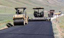 Çatak’ta 7 kilometrelik yol sıcak asfaltla buluşuyor