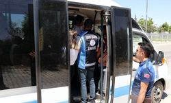 Edremit’te toplu taşıma araçlarına denetim! Tıka basa dolu araçlar uyarı ile geçiştirildi…
