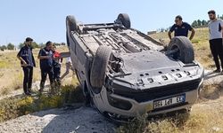 Erciş'te kontrolden çıkan otomobil takla attı