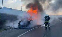 Van'da seyir halindeki otomobil alevlere teslim oldu! Araç küle döndü