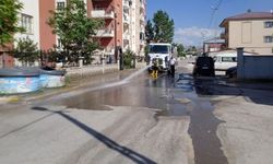 İpekyolu'nda tepki çeken görüntüler sonrası yollar yıkandı