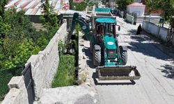 Tuşba'da taşkın riskine karşı kanal temizliği sürüyor