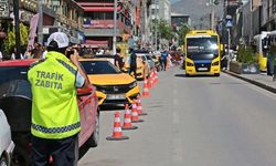 Van çarşı merkezindeki trafik yoğunluğuna tepki