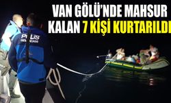 Van Gölü’nde mahsur kalan 7 kişi kurtarıldı