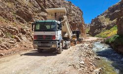 Van’da kırsalda yol ve altyapı çalışmaları sürüyor
