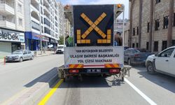 Van'da yol çizgi çalışması