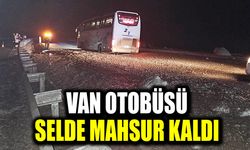 Van otobüsü selde mahsur kaldı