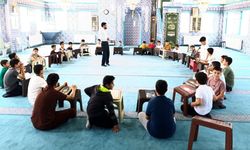Edremit'te yaz Kur'an kursu öğrencilerine bağımlılıkla mücadele semineri