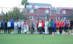 İzmir Ege Bölgesi Vanlılar Derneği’nden Vanspor’a Moral Ziyareti