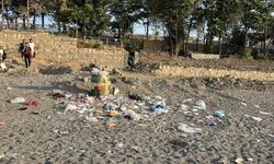 Van Gevaş Halk Plajı'ndaki çöp görüntülerine tepki