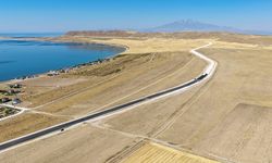Van Gölü Sahil Yolu Çitoren- Ayanis etabı asfaltlanıyor