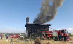 Ağrı’da Şehir Mezarlığı’ndaki Cami Yangında Kullanılamaz Hale Geldi