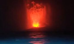 Anak Krakatau Yanardağı'nda peş peşe patlamalar