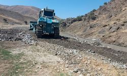 Başkale Çaldıran Mahallesi’nde dere ıslah çalışmaları sürüyor