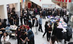 Gazze dayanışması: Öğretmen, öğrenci ve veliler kermeste buluştu
