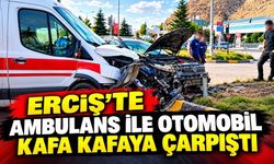 Erciş’te ambulans ile otomobil kafa kafaya çarpıştı