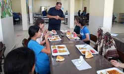 Müdür Nurses, öğrencilerle bir araya geldi