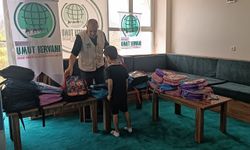 Umut Kervanı’ndan Doğubayazıt’ta ihtiyaç sahibi öğrencilere kırtasiye desteği