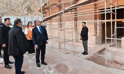 Vali Balcı, 800 yıllık camide çalışmaları inceledi