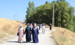 Van’daki yaşlılar Dilkaya’nın eşsiz doğasında yürüdü
