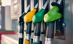 Akaryakıta çifte değişim! Motorine 6,39 TL zam, benzine indirim