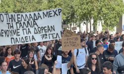 Atina’da öğrenci ve öğretmenlerden eğitim protestosu