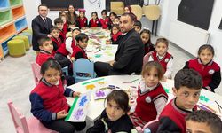 Çaldıran’da minik öğrenciler kütüphanede öğrenmenin keyfini yaşadı