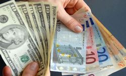 Döviz piyasasında hareketlilik: Dolar ve sterlin yükseldi, euro geriledi