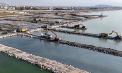 Van Gölü’nde 2 milyon 270 bin metreküp çamur çıkarıldı