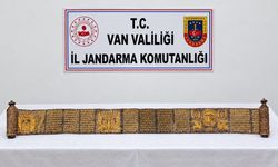 Van’da altın yaldız işlemeli tarihi Tevrat ele geçirildi