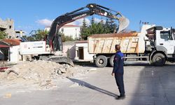 Van’da kaçak, ruhsatsız ve imar mevzuatına aykırı yapılar yıkıldı