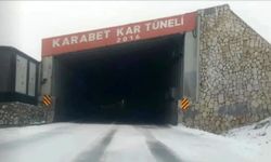 Van’da mevsimin ilk karı Karabet Geçidi’nde yağdı