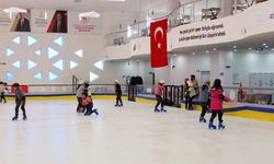 Van’da öğrenciler buz pateniyle buluştu
