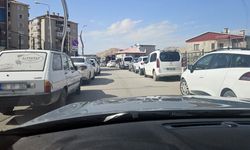 Van’da tek yönlü yol otoparka dönüştü!